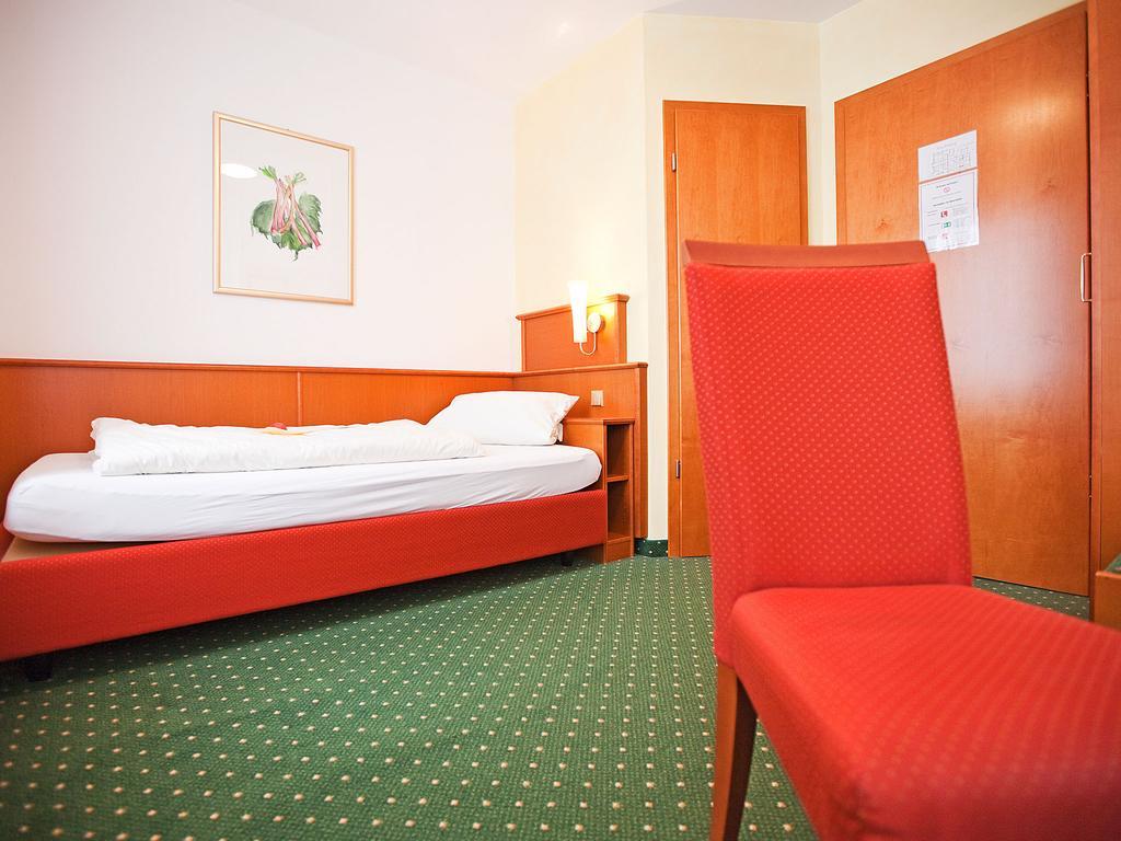 Widmann's Löwen Hotell Königsbronn Rum bild